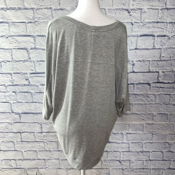 Cabi Center Tee #5554 - Picture 5 of 13